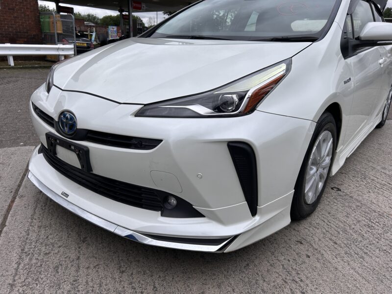 TOYOTA PRIUS 5 seats 2019 with MODELESTA KIT EURO6 automatic