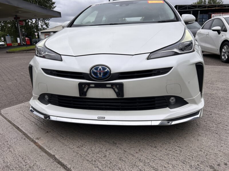 TOYOTA PRIUS 5 seats 2019 with MODELESTA KIT EURO6 automatic