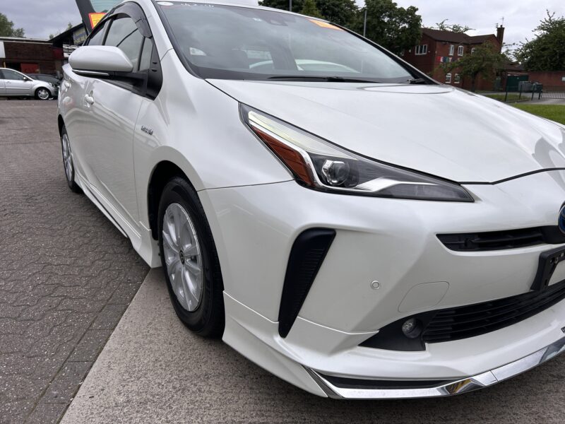 TOYOTA PRIUS 5 seats 2019 with MODELESTA KIT EURO6 automatic