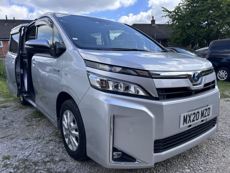 Toyota VOXY 2020 HYBRID ELECTRIC 1800cc same Prius engine ulez free euro 6 7 seats automatic