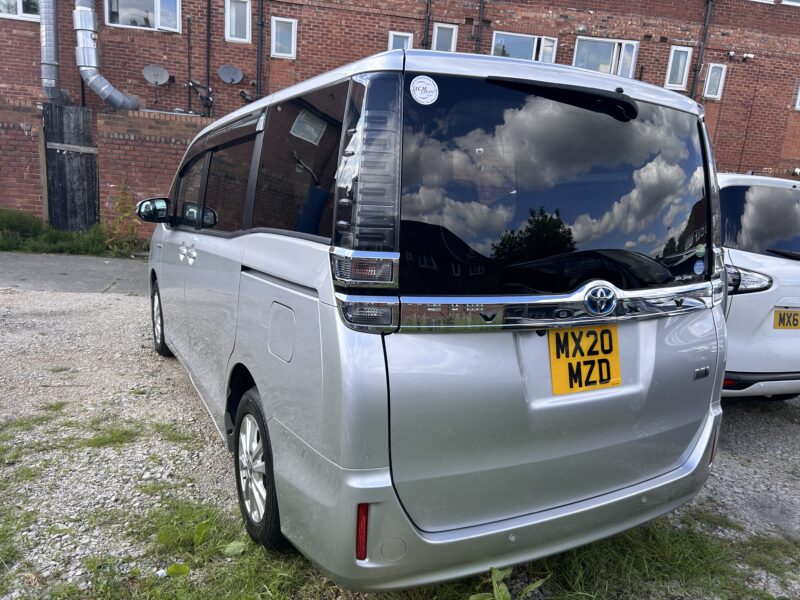 Toyota VOXY 2020 HYBRID ELECTRIC 1800cc same Prius engine ulez free euro 6 7 seats automatic