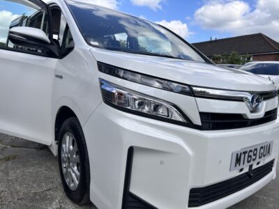 TOYOTA VOXY 2019 November hybrid petrol automatic euro6 ulez free like new