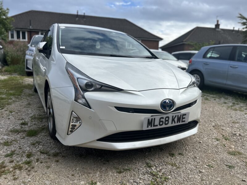 TOYOTA PRIUS HYBRID 2019 white with leather seats 5 seats