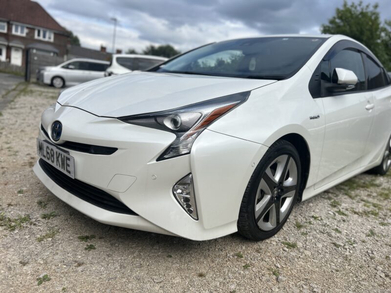 TOYOTA PRIUS HYBRID 2019 white with leather seats 5 seats