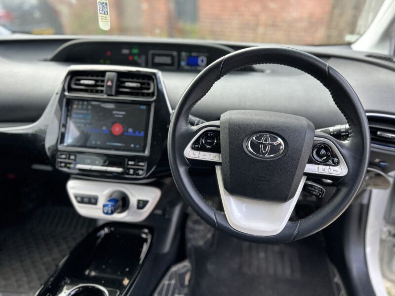 TOYOTA PRIUS HYBRID 2019 white with leather seats 5 seats