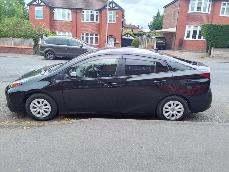 Toyota Prius 5 seats hybrid Euro 6 ULEZ FREE