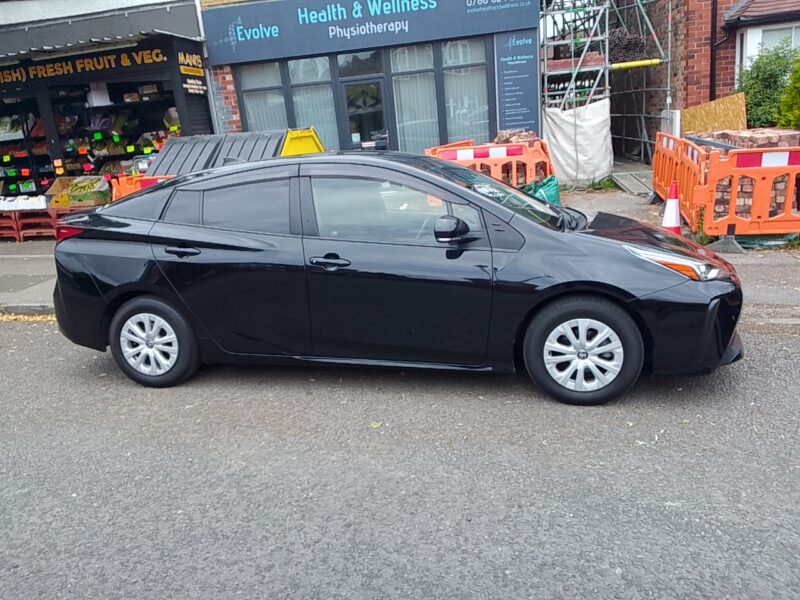 Toyota Prius 5 seats hybrid Euro 6 ULEZ FREE