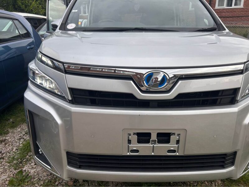 TOYOTA VOXY 2020 SILVER MX20 MZW