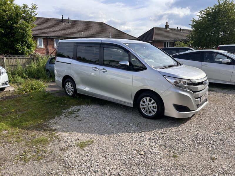 Toyota Voxy 2020 new shape 1.8 hybrid 7 seats