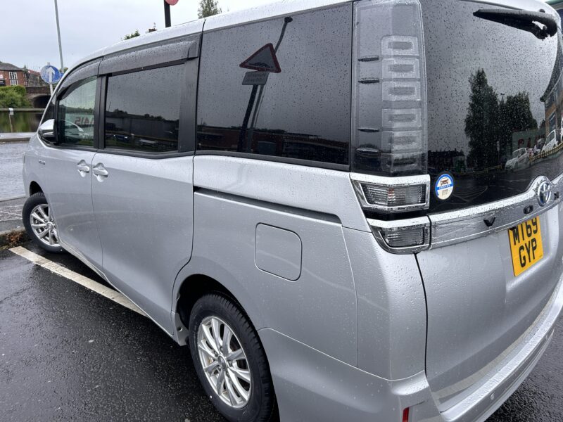 Toyota voxy hybrid 1.8 7 seats MPV 2019 silver