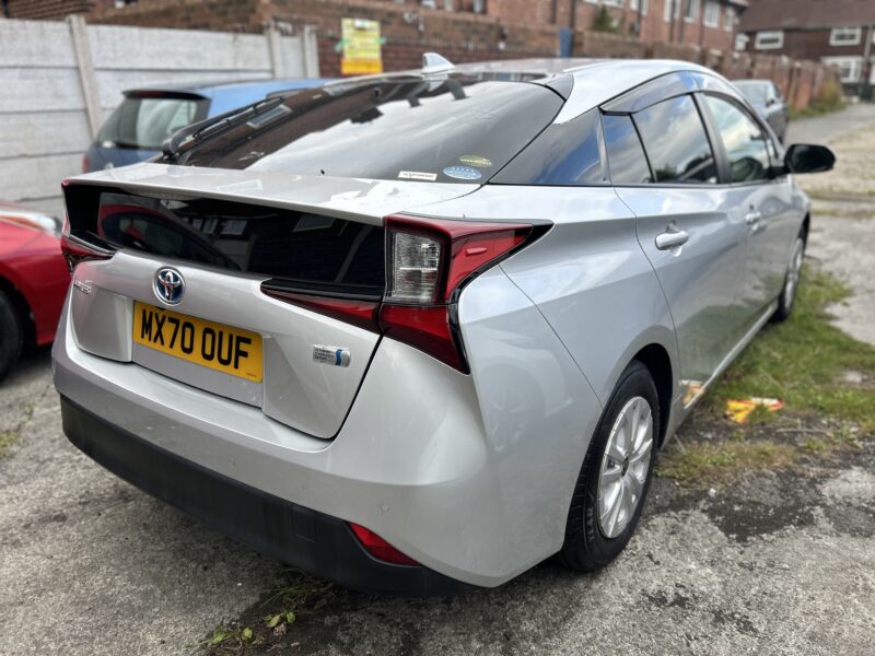 Toyota prius 2021 5 seats hybrid petrol 1.8 euro6