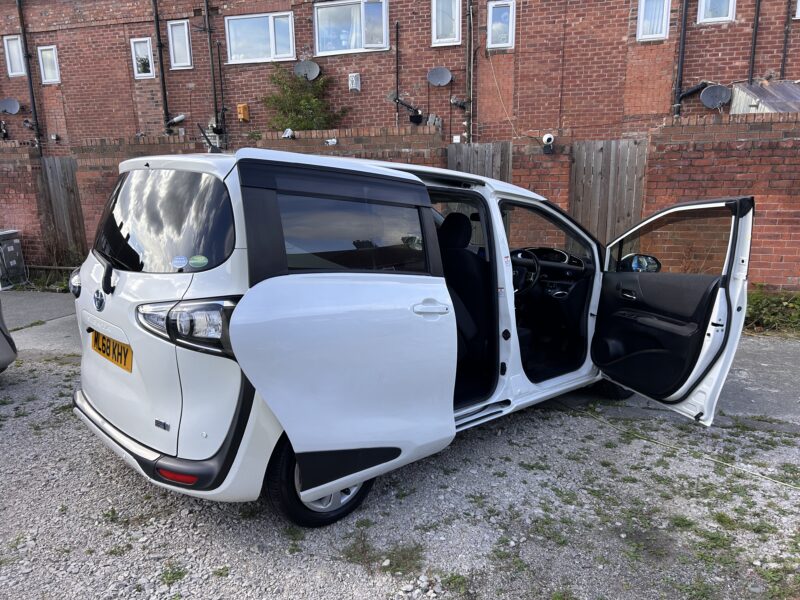 Toyota Sienta 2019 1.5 hybrid euro6 7 seats