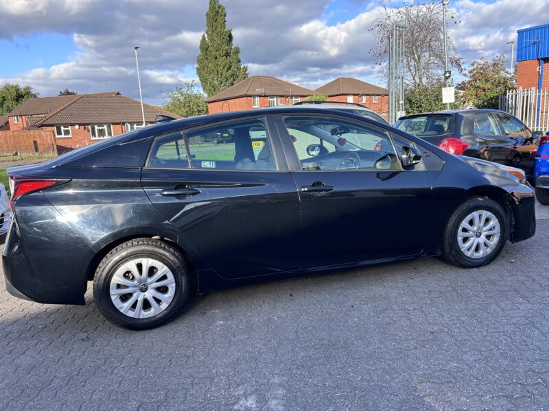 Toyota Prius 2022 hybrid black