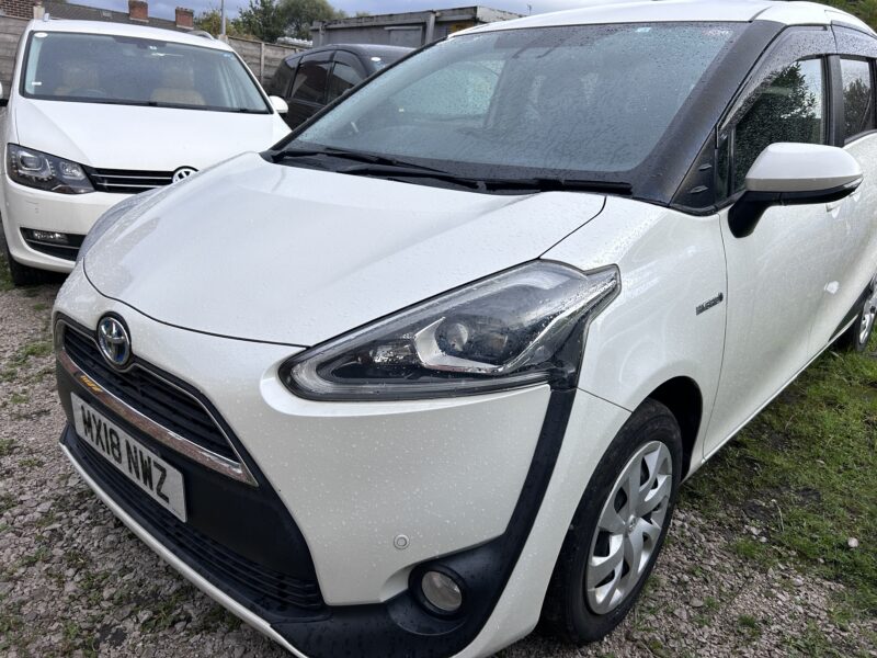 Toyota Sienta Hybrid 2018 white