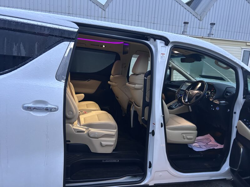 Hybrid Alphard 7 seats 2.4