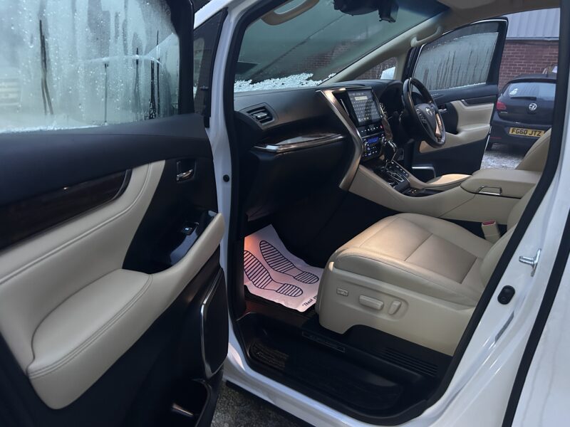 Hybrid Alphard 7 seats 2.4