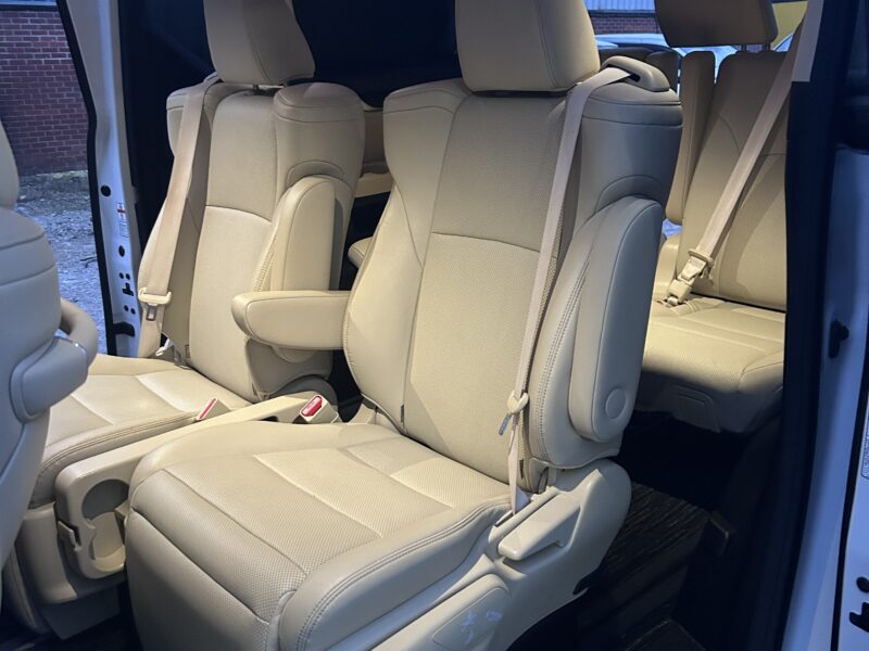 Hybrid Alphard 7 seats 2.4