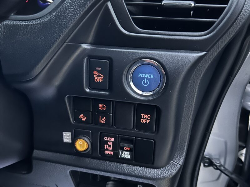 Hybrid Noah 7 seats