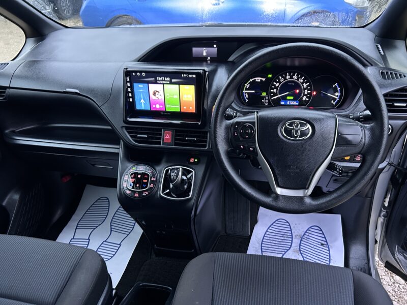 Hybrid Noah 7 seats