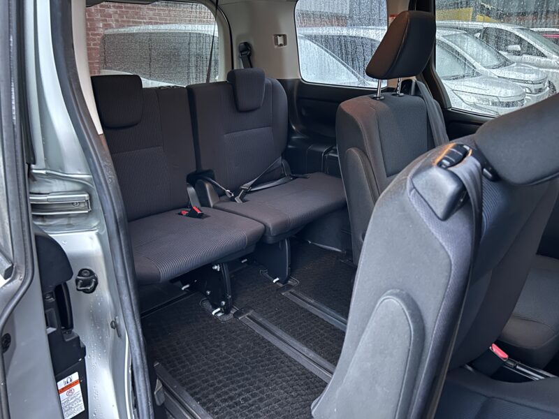 Hybrid Noah 7 seats