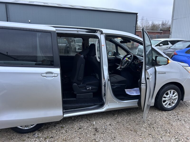 Hybrid Noah 7 seats