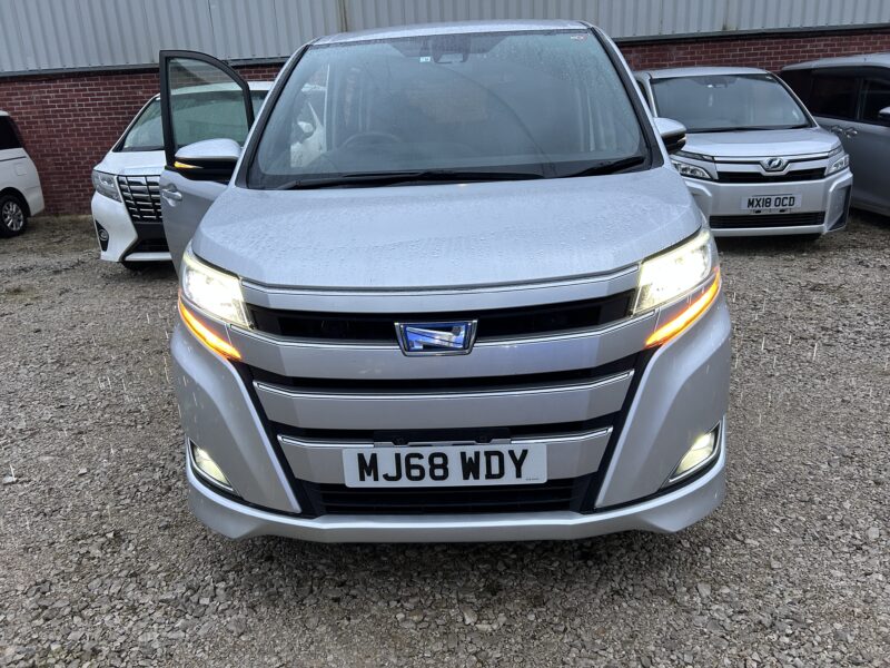 Hybrid Noah 7 seats