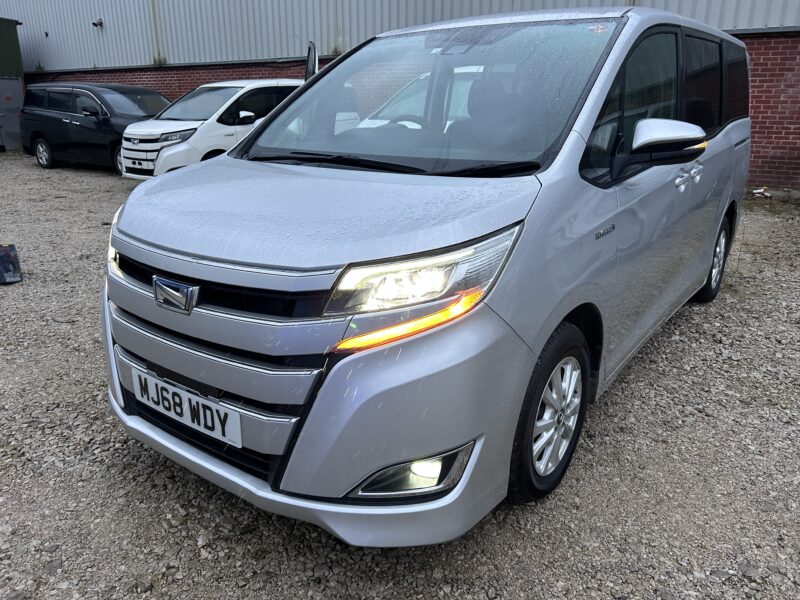Hybrid Noah 7 seats