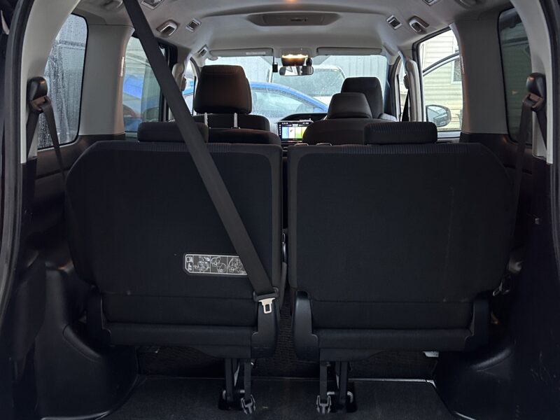 Hybrid Noah 7 seats