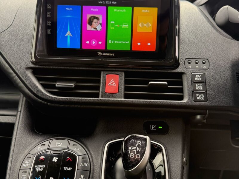 VOXY 2020 hybrid 7 seats