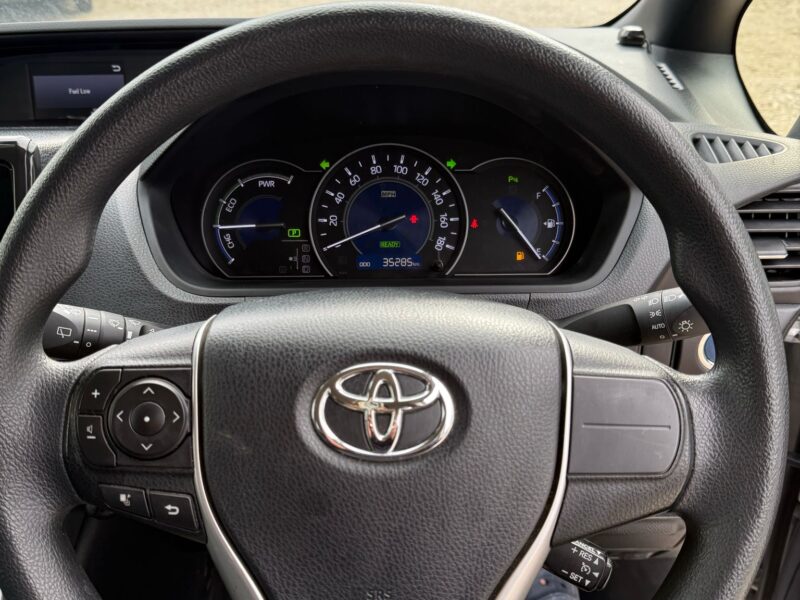 VOXY 2020 hybrid 7 seats