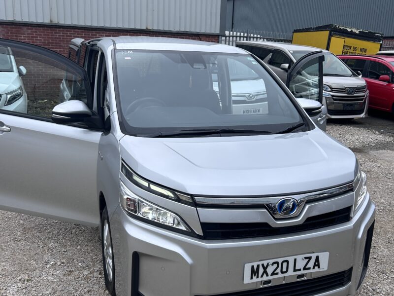 VOXY 2020 hybrid 7 seats