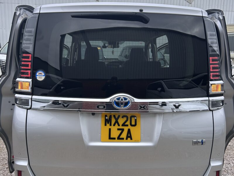 VOXY 2020 hybrid 7 seats