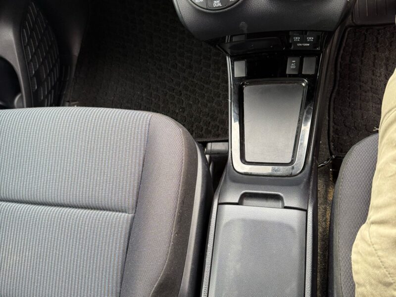 VOXY 2020 hybrid 7 seats