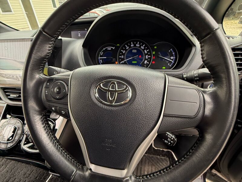 HYBRID VOXY 7 seats