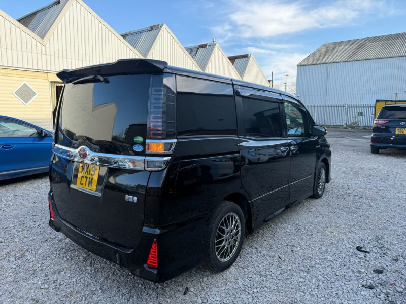 VOXY HYBIRD 7 seats MX19CTM