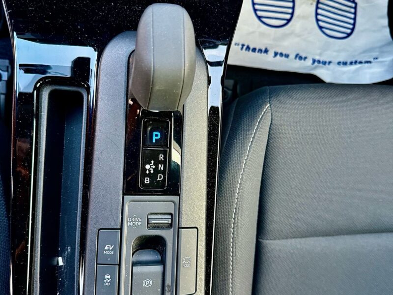 Prius 2023 hybrid 5 seats