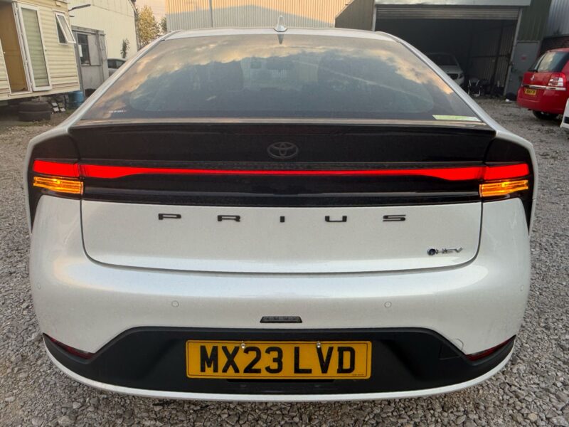 Prius 2023 hybrid 5 seats