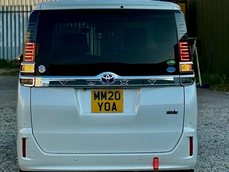 Hybrid voxy 2020