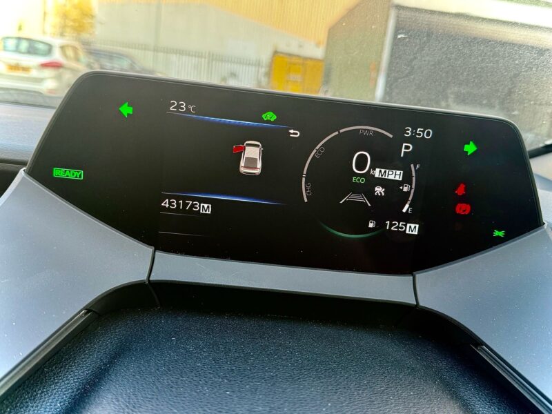 Prius 2023 hybrid 5 seats