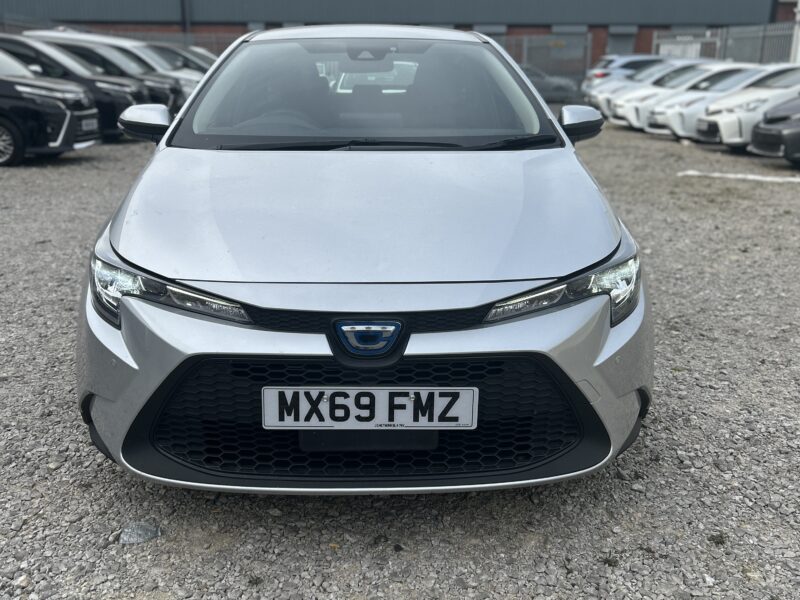 Hybrid corolla 1.8 automatic