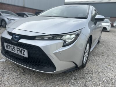 Hybrid corolla 1.8 automatic