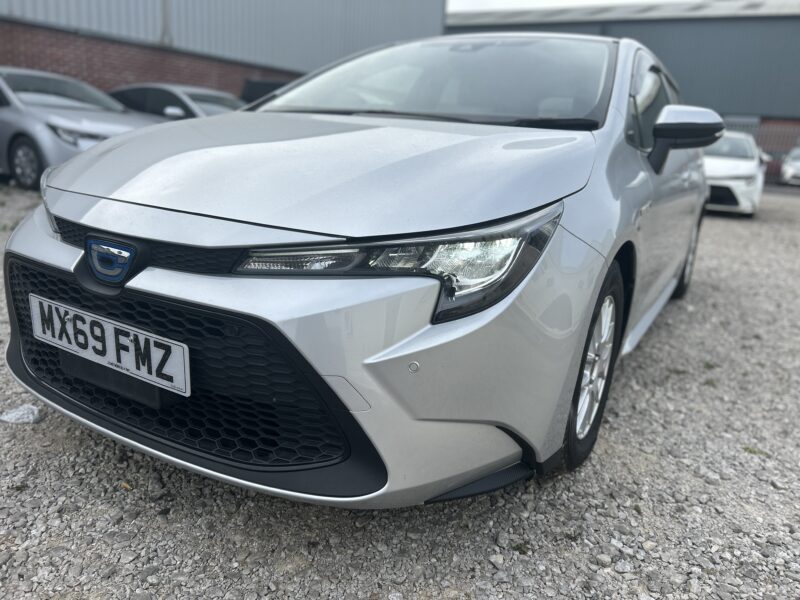 Hybrid corolla 1.8 automatic
