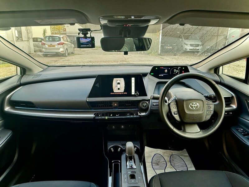 Prius 2023 hybrid 5 seats