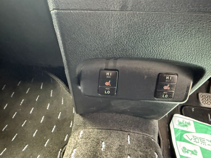 Hybrid toyota Sienta 2017 7 seats