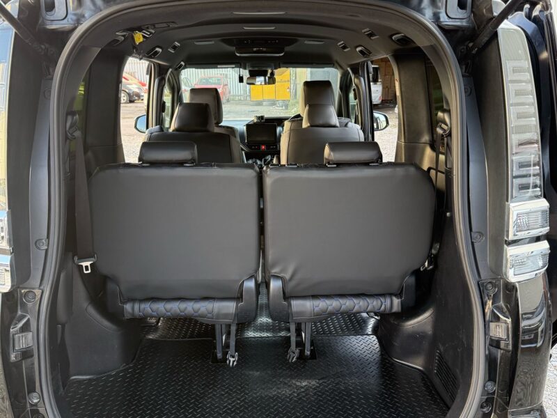 MX18 OER voxy hybrid 7 seat facelift