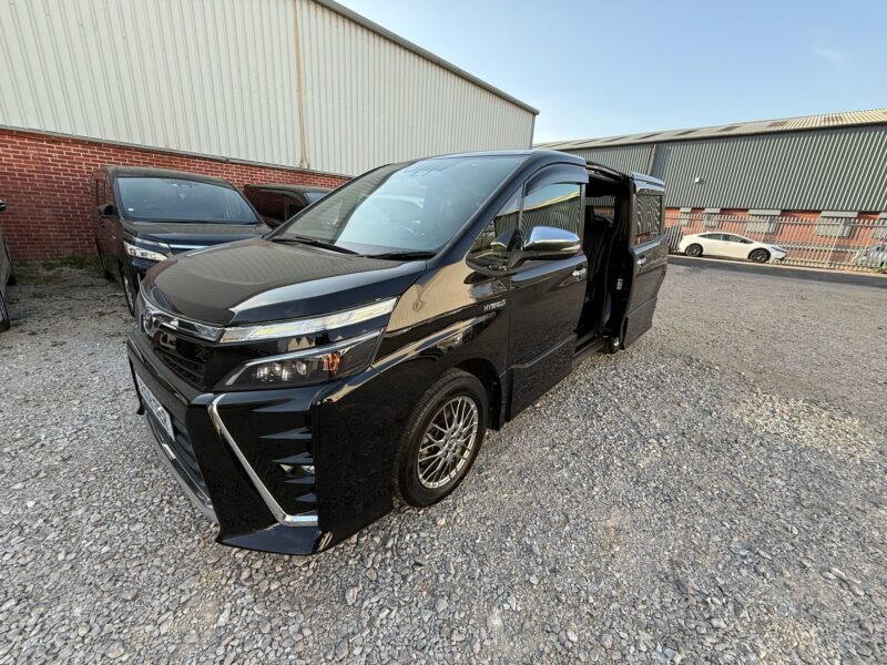 MX18 OER voxy hybrid 7 seat facelift