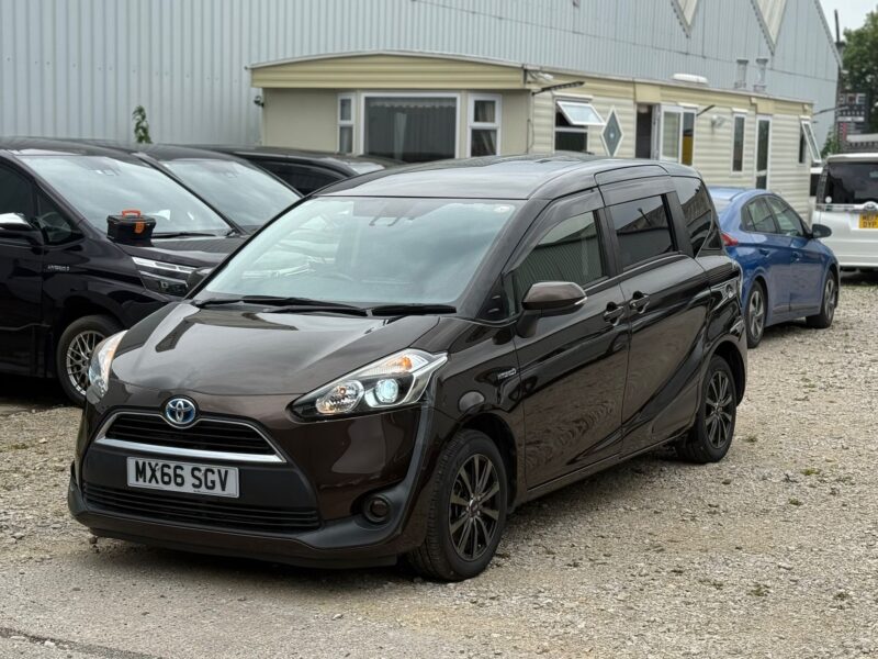 Hybrid toyota Sienta 2017 7 seats