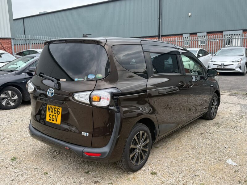 Hybrid toyota Sienta 2017 7 seats