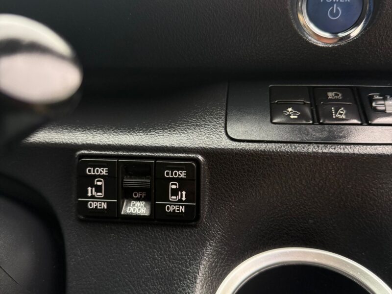 Hybrid toyota Sienta 2017 7 seats