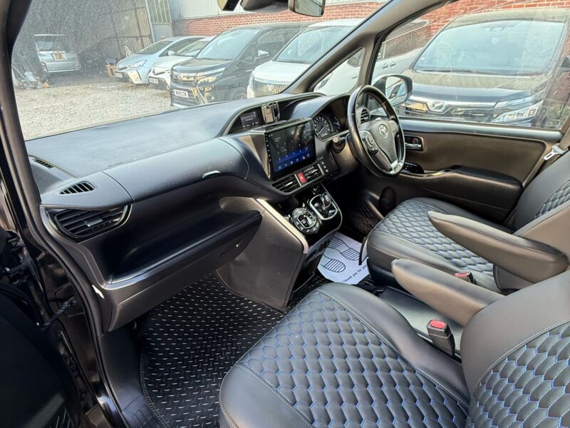 MX18 OER voxy hybrid 7 seat facelift